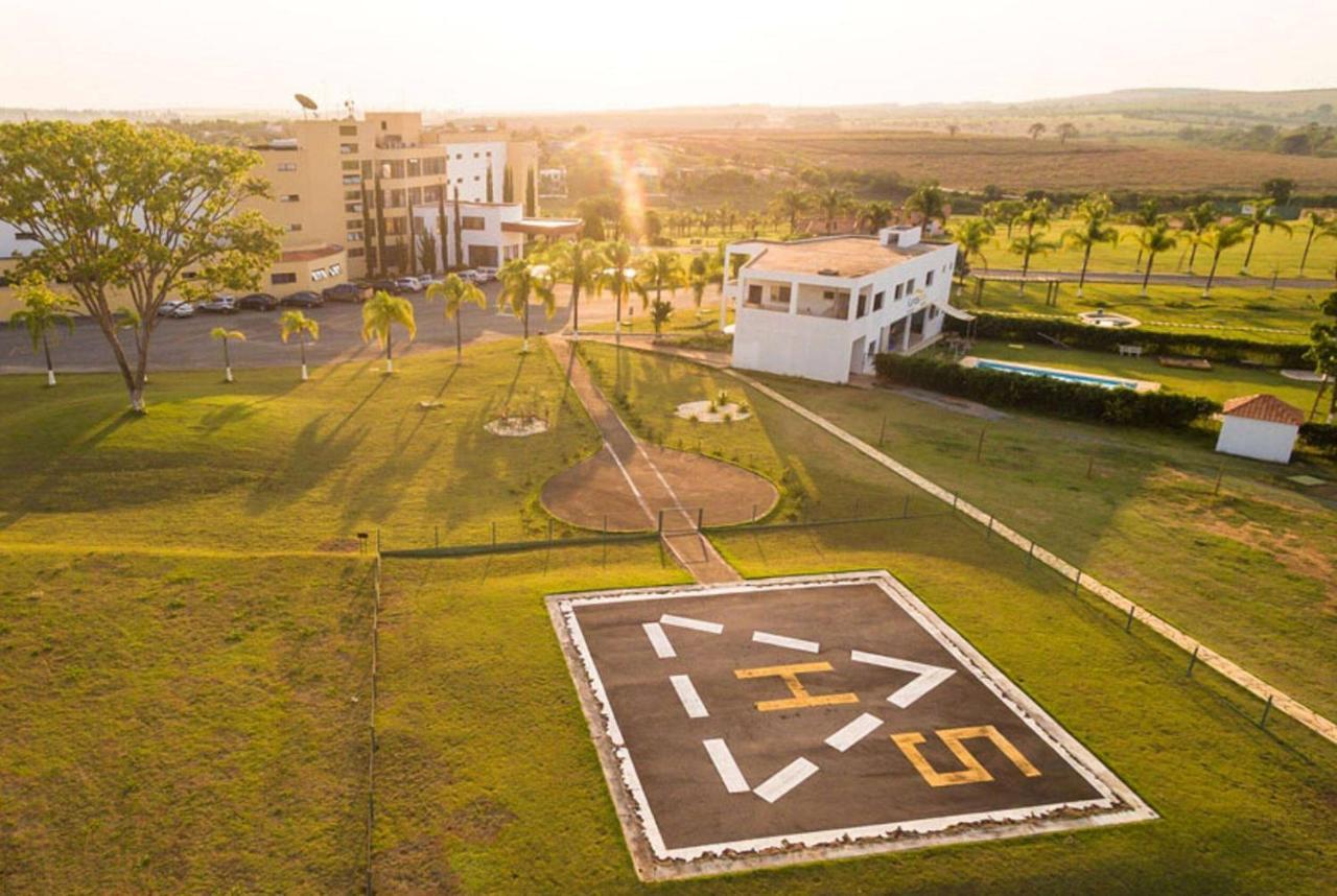 Ramada By Wyndham Furnaspark Formiga Exterior foto