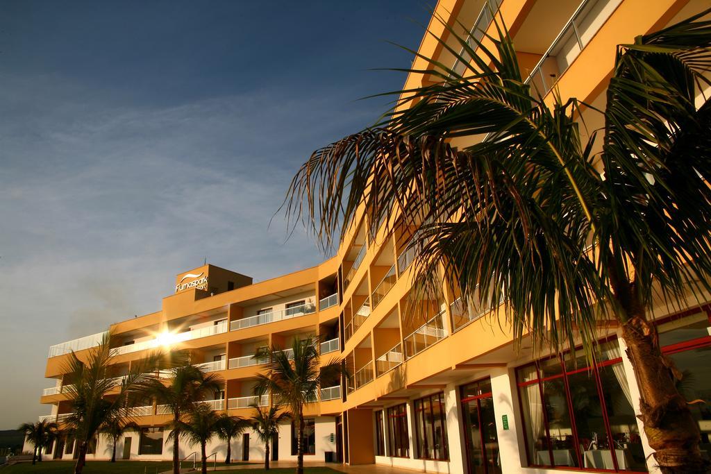 Ramada By Wyndham Furnaspark Formiga Exterior foto