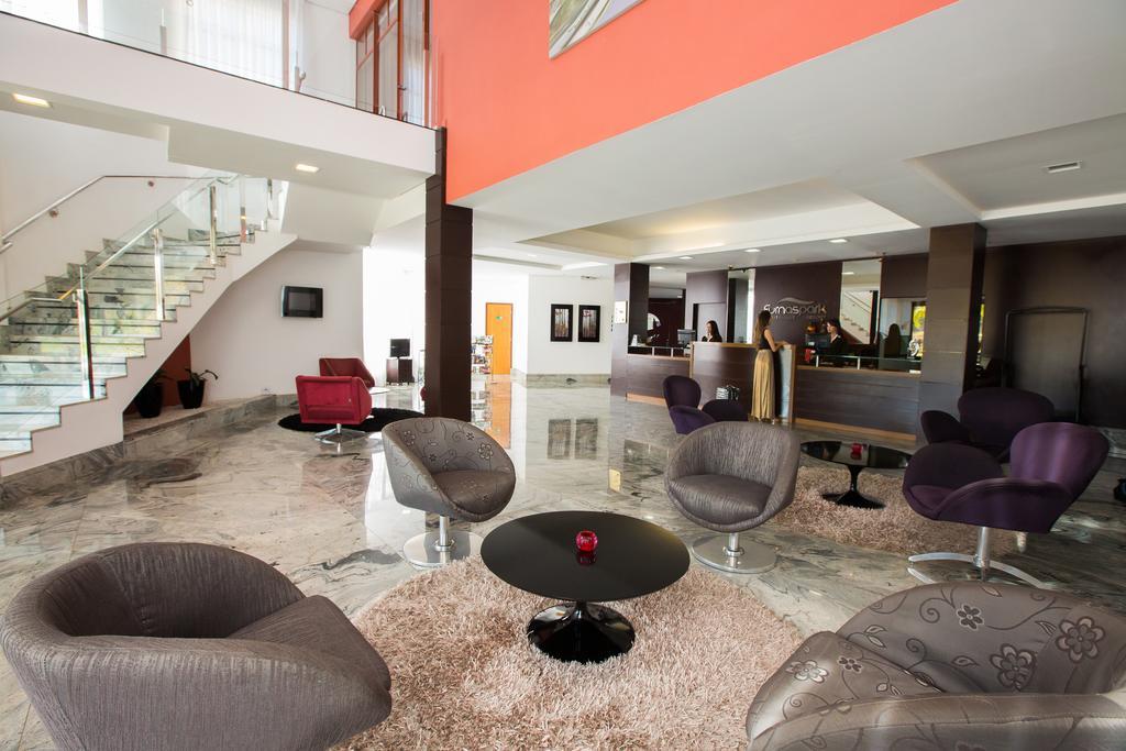 Ramada By Wyndham Furnaspark Formiga Exterior foto